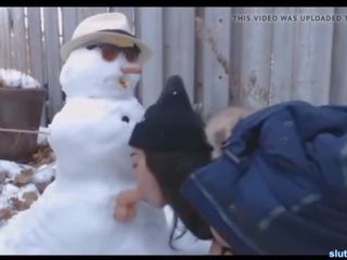 Kanadyano tinedyer fucks snowman