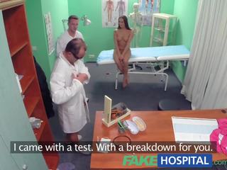 Fakehospital ung md rises till den stor tillfälle med extraordinary patienten
