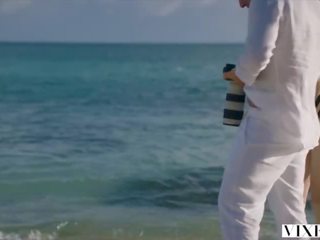 Vixen model has grand desiring reged video on the pantai