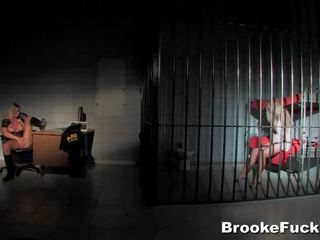 Brooke bannière inmate/cop