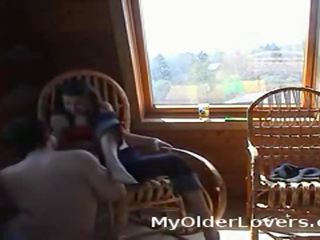 I madh russain adoleshent gëzojnë një i vjetër anëtar i kapuri nga spycam