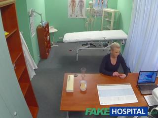 Fakehospital blondin patienten vill hård smutsiga film från henne medico