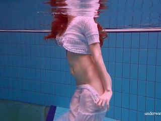 波蘭語 辣妹 marketa 裸 在 該 水池, 臟 電影 8d