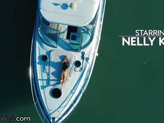 Nelly kent rit ljubeč na a čoln -21naturals