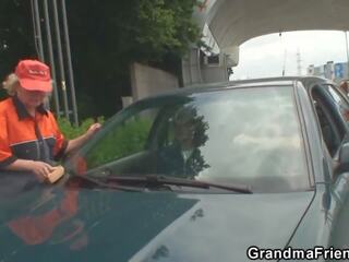 Picked up tremendous Grandma gets DP in the Fields: Free adult video e6