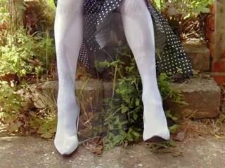 أبيض جوارب و صقيل سراويل في ال حديقة: عالية الوضوح جنس قصاصة 7d