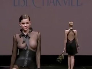 Xxl fashion-boobs! a grande para él catwalk?