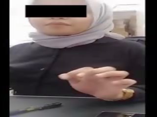 Hijab dochter met groot tieten heats zijn jongeling bij werk door webcam