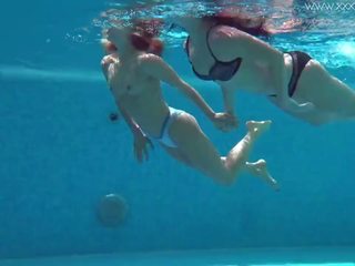 Jessica en lindsay naakt zwemmen in de zwembad: hd volwassen film bc