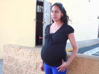 Incinta street-41 anni vecchio con secondo pregnancy: x nominale film f7
