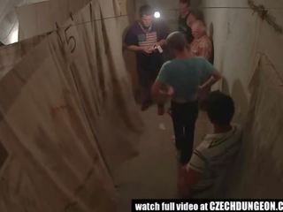 Schokkend shots van oostelijk europees ondergronds brothel