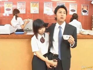 18-year-old japonská chlapec má the energie přes jeho nejlepší friend`s maminka 