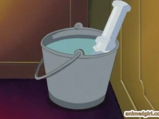 Esclavage hentaï obtient cul injection avec un lavement