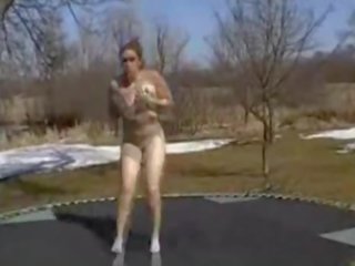 Coppia pubblico cazzo su trampoline
