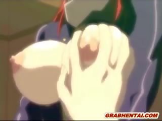 Αλυσοδεμένος/η hentai υπηρέτρια παίρνει κώλος ένεση με ένα κλύσμα