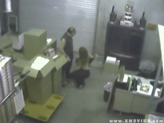 Turvalisus kaamera saagi naine keppimine tema töötaja