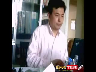 Chinese bos likes sekretaris fucks