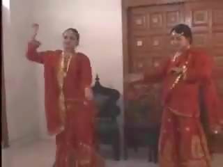 India naisdomineerija võimsus acting tants üliõpilased spanked: x kõlblik film 76