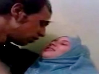 Amatør dubai desiring hijab datter knullet ved hjem - desiscandal.xyz