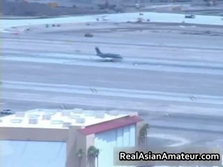 Азіатська фам fatale відстій bigcock в a airport