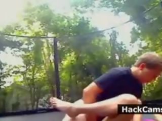 זוג שיש trampoline מבוגר וידאו