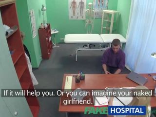 Fakehospital infirmière suce bite pour sperme échantillon
